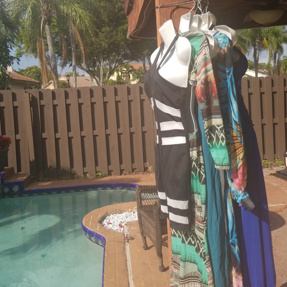 Dress - Picture 5 of 5